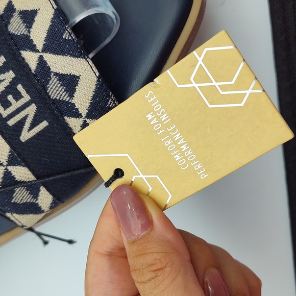 New Madden NYC by Steve Madden Sandal - Picture 6 of 9